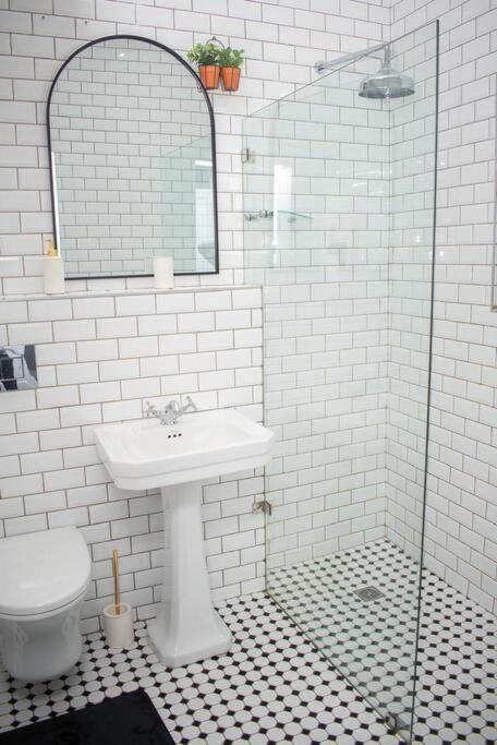 Greenpoint Victorian Villa เคปทาวน์ ภายนอก รูปภาพ